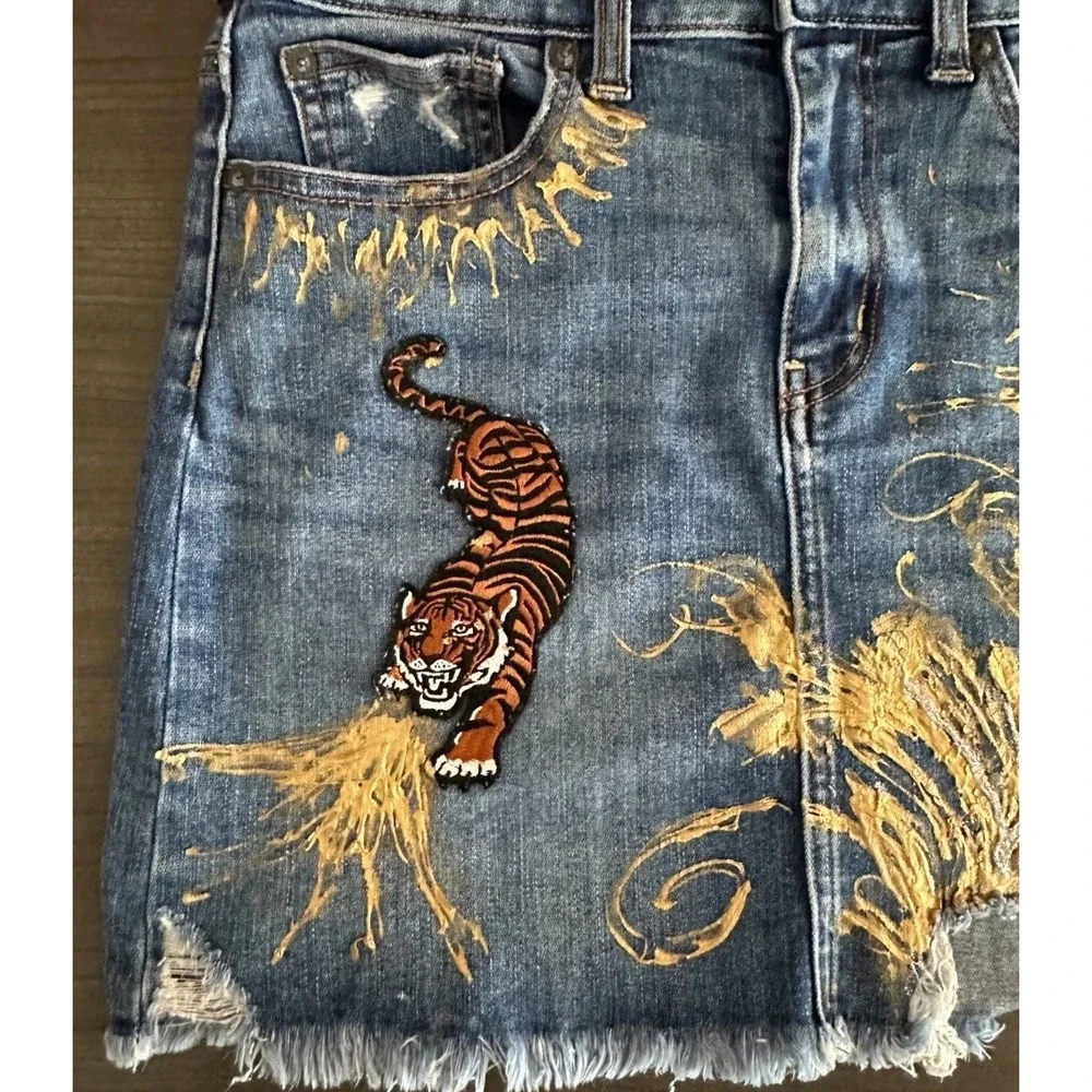 AE Denim Mini Skirt Womens Size 4 Tiger Patch Painted Y2K Grunge Festival Street